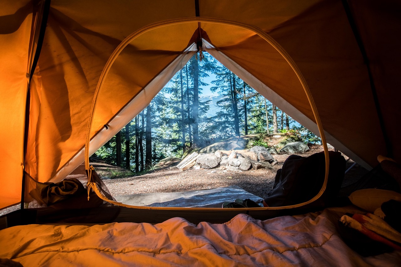 Auf einer guten Camping Matratze schläfst Du mitten in der Wildnis fast so gut wie Zuhause.